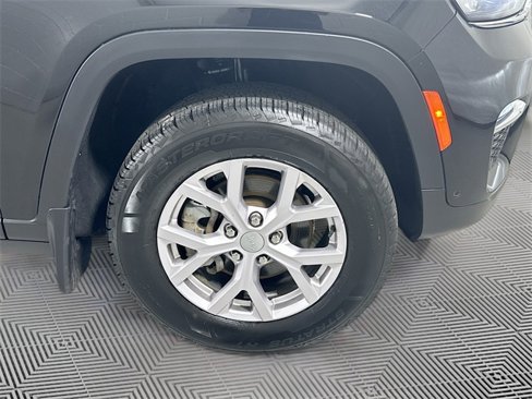 Certified 2022 Jeep Grand Cherokee Limited w/ Luxury Tech Group II image 24