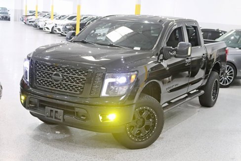 Used 2018 Nissan Titan SV w/ SV Convenience Package image 5
