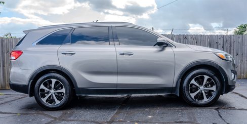 Used 2017 Kia Sorento EX w/ EX Premium Package image 4
