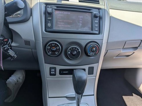 Used 2013 Toyota Corolla LE image 13