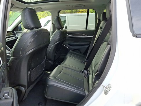 Used 2022 Jeep Grand Cherokee Limited image 12