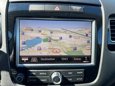 Used 2011 Volkswagen Touareg Sport image 15