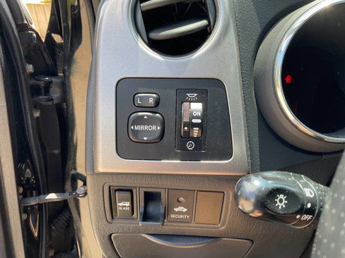 Used 2005 Toyota Matrix XR image 14