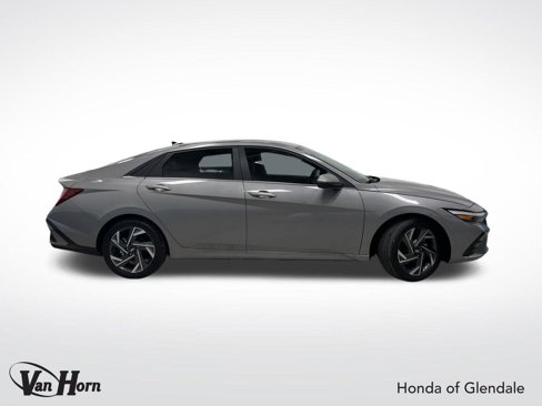 Used 2024 Hyundai Elantra Limited image 2