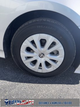 Used 2019 Toyota Prius L Eco image 9