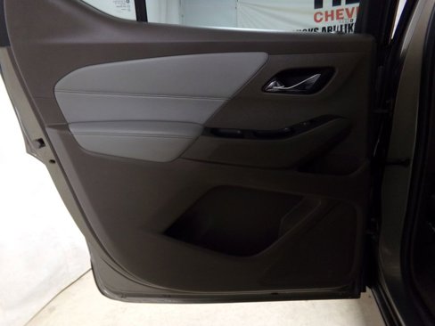 Used 2018 Chevrolet Traverse LT image 13