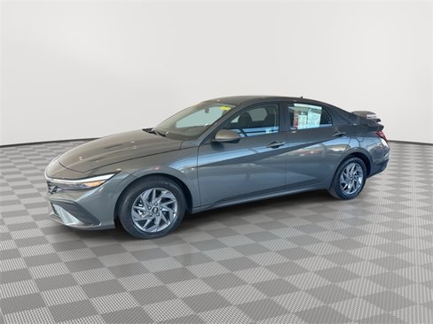 Used 2024 Hyundai Elantra SEL image 7