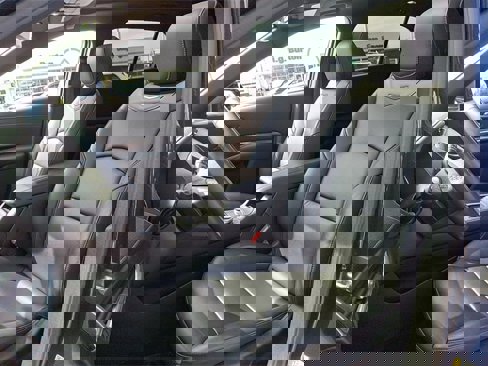 Used 2022 Cadillac XT4 Luxury w/ Cold Weather Package image 13