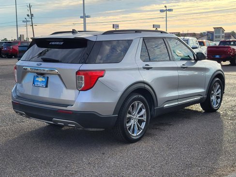 Used 2021 Ford Explorer XLT w/ Equipment Group 202A image 5