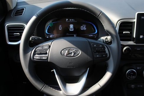 New 2025 Hyundai Venue SEL image 11