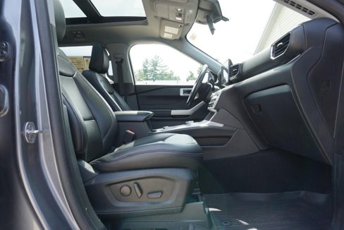 Used 2021 Ford Explorer XLT image 30