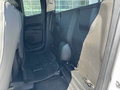 Used 2015 GMC Canyon SL image 31
