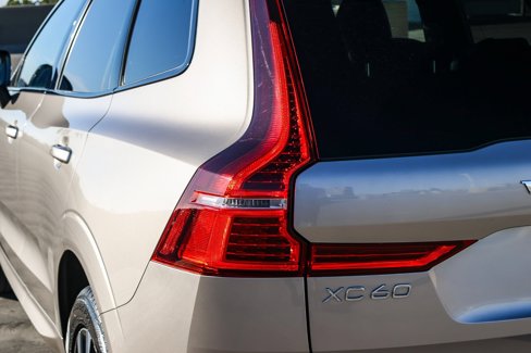 Used 2025 Volvo XC60 B5 Plus image 7