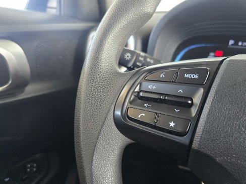 Used 2024 Hyundai Venue SE image 11