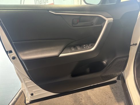 Used 2019 Toyota RAV4 LE image 32