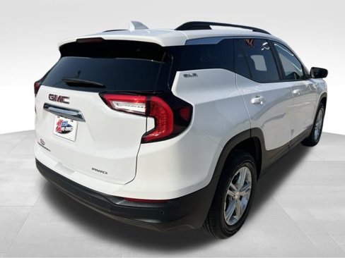 Used 2023 GMC Terrain SLE w/ Driver Convenience Package image 9
