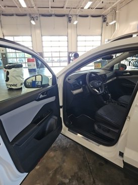 Used 2023 Volkswagen Taos SE w/ Panoramic Sunroof Package image 10