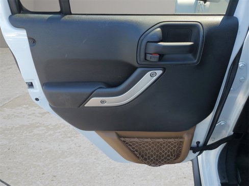 Used 2018 Jeep Wrangler Unlimited Rubicon w/ Connectivity Group image 7
