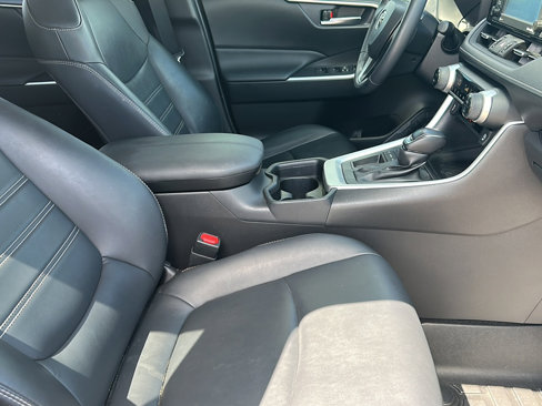 Used 2020 Toyota RAV4 XLE Premium image 23