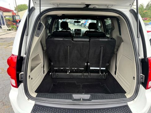 Used 2017 Dodge Grand Caravan SXT image 9