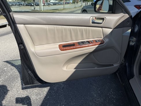 Used 2003 Toyota Camry XLE image 17