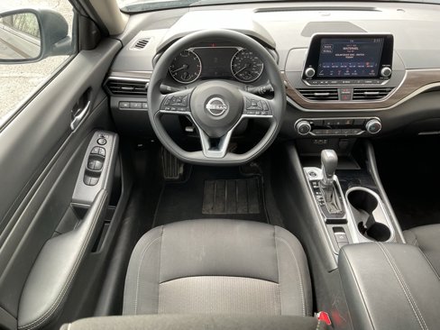 Used 2024 Nissan Altima 2.5 SV image 12