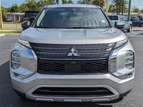 Used 2022 Mitsubishi Outlander SE image 9