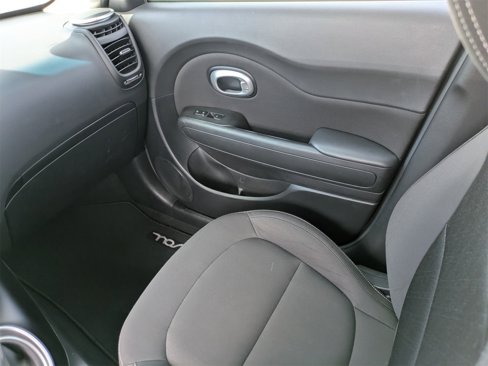 Used 2016 Kia Soul image 17