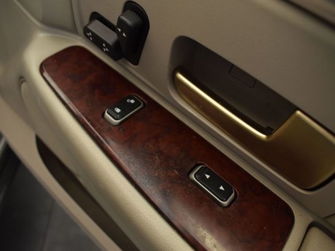 Used 2005 Lincoln Town Car Signature image 14