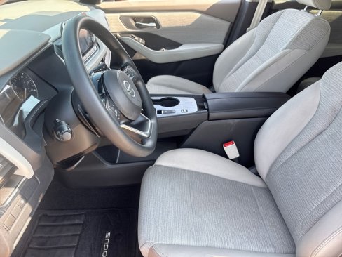 Used 2021 Nissan Rogue SV image 5