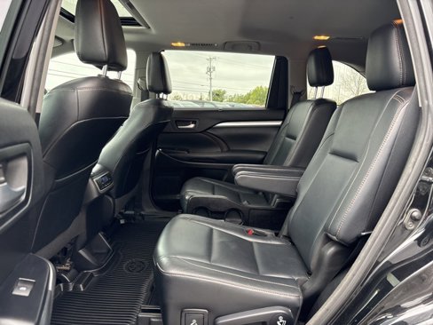 Used 2018 Toyota Highlander XLE image 13