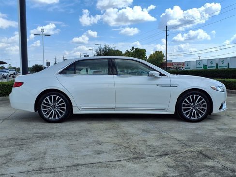 Used 2017 Lincoln Continental Select image 28