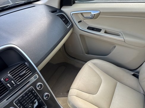 Used 2015 Volvo XC60 T6 w/ Protection Package image 33