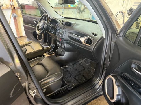 Used 2017 Jeep Renegade Limited image 21