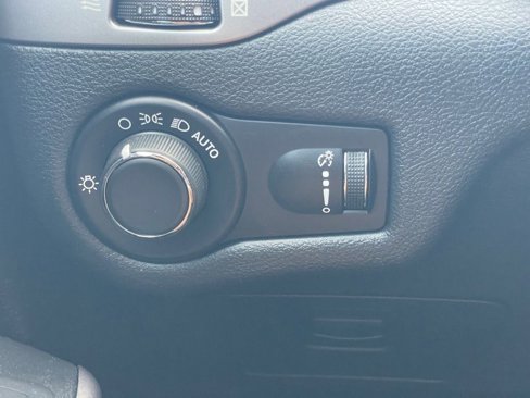 Used 2020 Jeep Cherokee Latitude w/ Cold Weather Group image 18