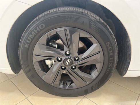 Used 2023 Hyundai Elantra SEL image 16