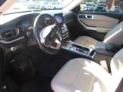 Used 2021 Ford Explorer XLT w/ Equipment Group 202A image 5
