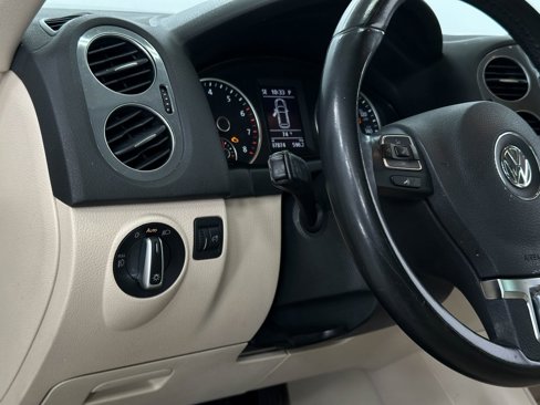 Used 2016 Volkswagen Tiguan S image 27