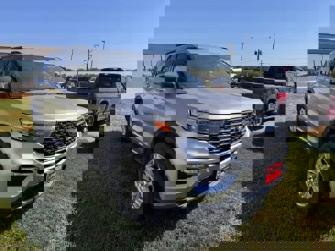 Used 2020 Ford Explorer XLT w/ Equipment Group 202A image 4
