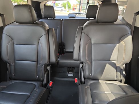 Used 2021 Chevrolet Traverse LT w/ LT Premium Package image 31
