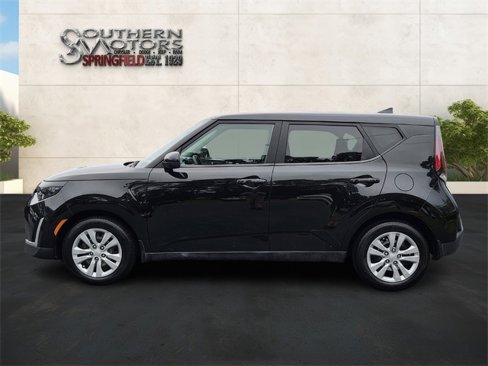 Used 2023 Kia Soul LX image 2