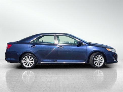 Used 2014 Toyota Camry XLE image 3