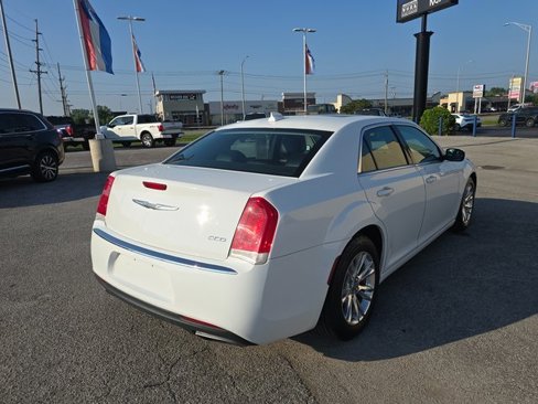 Used 2016 Chrysler 300 Limited image 5