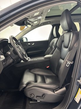Used 2019 Volvo XC60 T8 Momentum w/ Premium Package image 9
