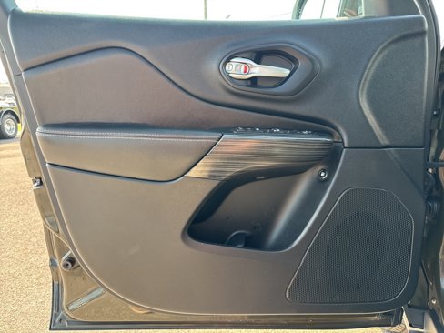 Used 2016 Jeep Cherokee 75th Anniversary image 28