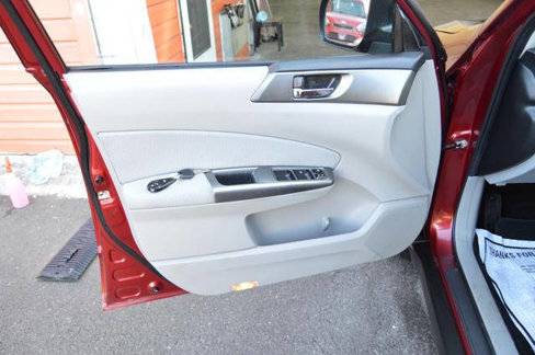 Used 2011 Subaru Forester 2.5X Premium w/ All-Weather Pkg image 32