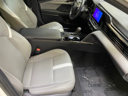 Used 2025 Toyota Camry SE image 26
