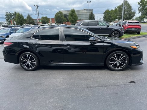 Used 2019 Toyota Camry SE image 4