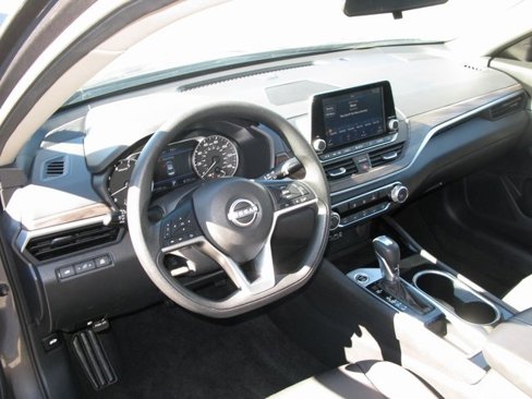 Used 2024 Nissan Altima 2.5 SV image 12