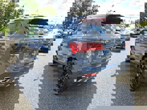 Certified 2022 Volkswagen Taos SE w/ IQ.Drive SE Package image 4